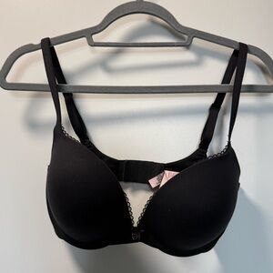 Victorias Secret Body By Victoria Push Up Bra Black‎ Lace Scallop Detail 32DDD